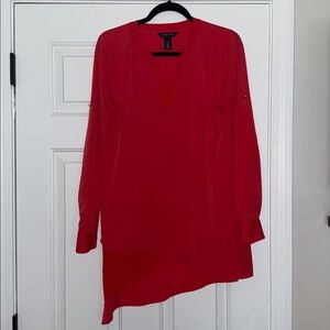 White House Black Market red tunic split neck top.

Pretty flowy fabric

Size 8
